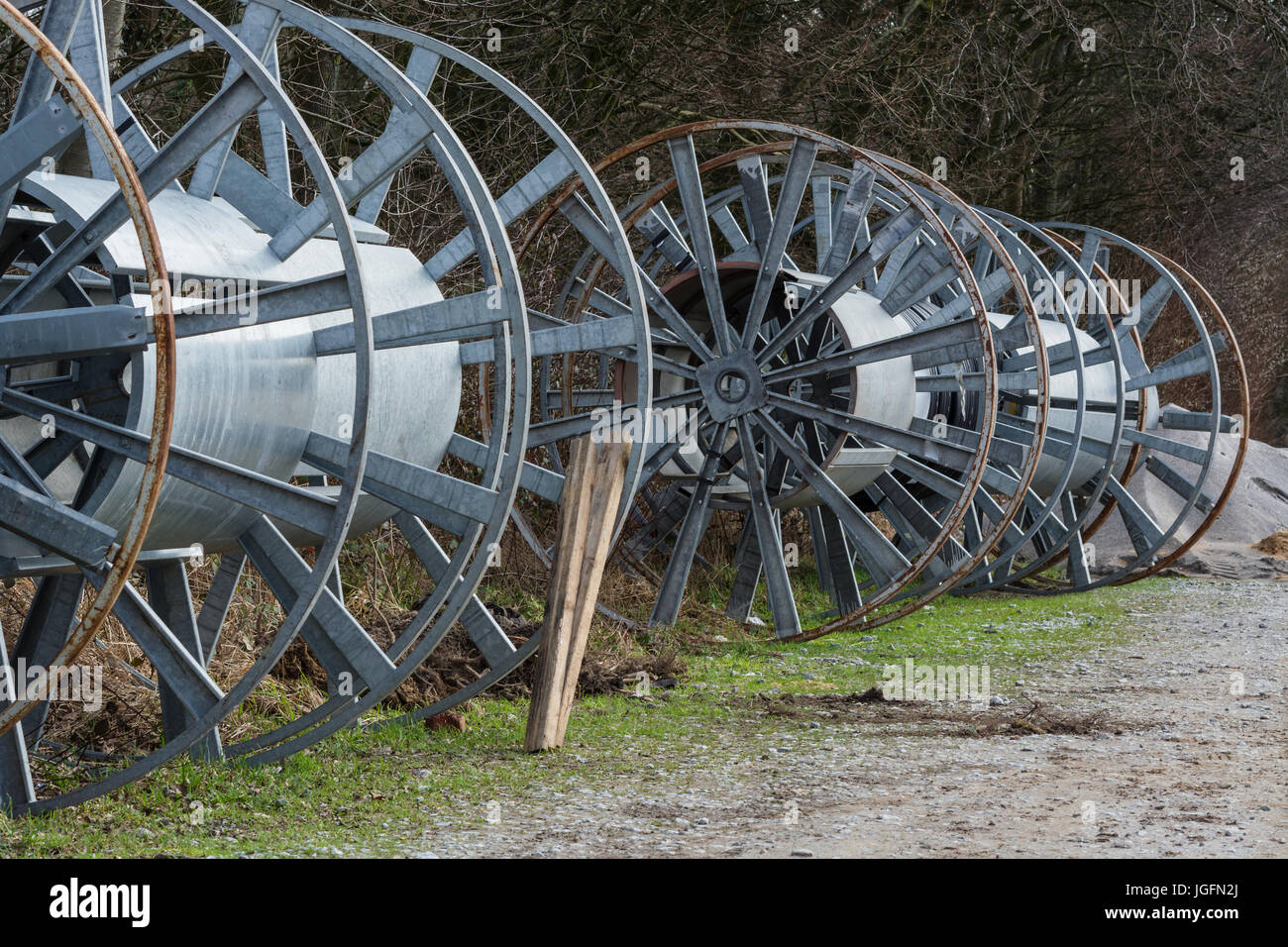 Blank big cable reels of metal for storing data cable Stock Photo Alamy