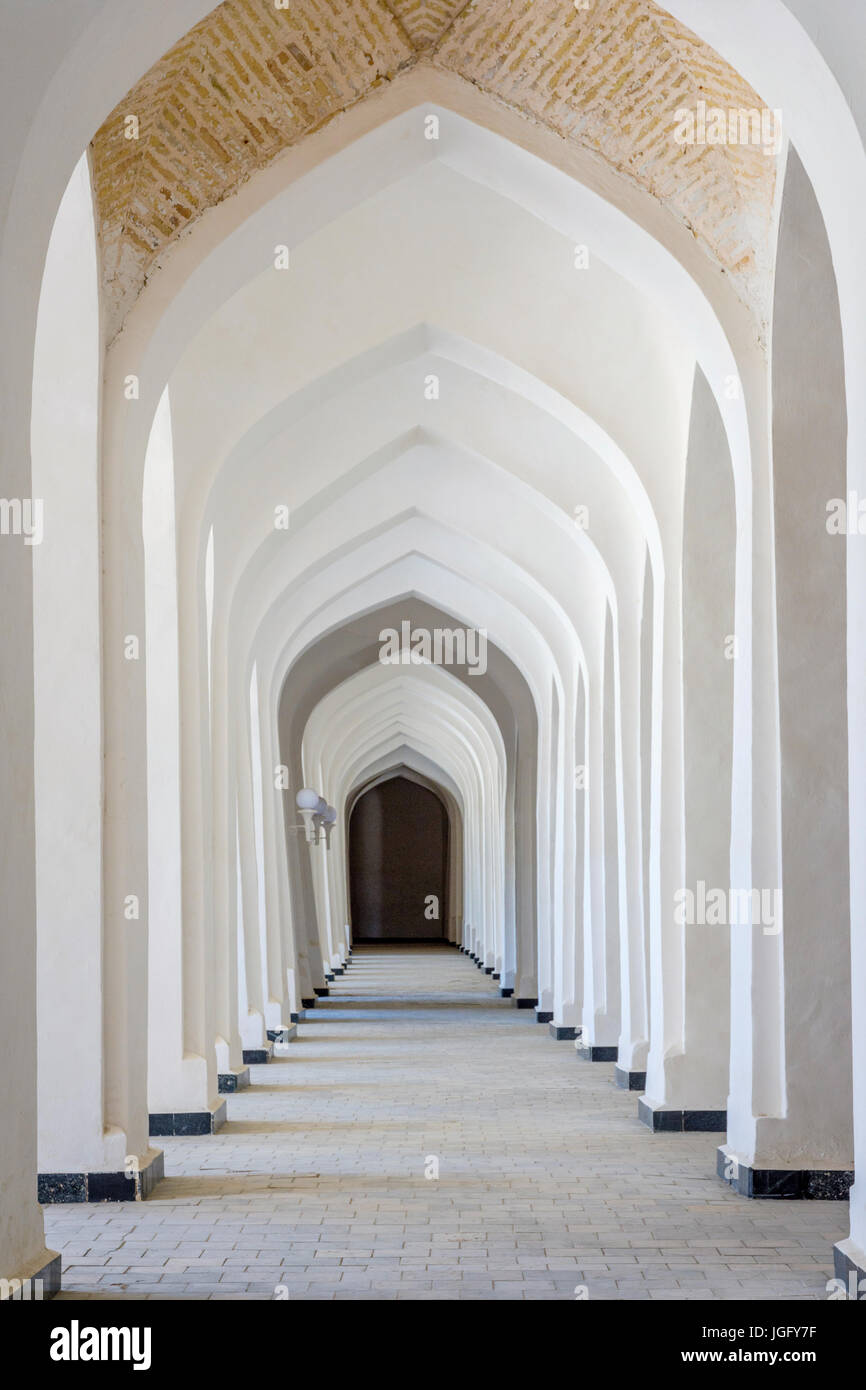 White arches of corridor at kalyan mosque hi-res stock photography and ...