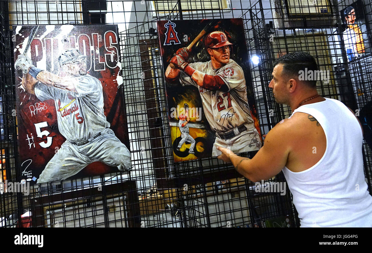 Miami Beach, FL, USA. 6th July, 2017. Gary Stevens of West Palm Beach hangs artwork, Thursday, July 7, 2017, at the Miami Beach Convention Center where the Major Leaqgue All Star Game FanFest will open Friday morning Credit: Sun-Sentinel/ZUMA Wire/Alamy Live News Stock Photo
