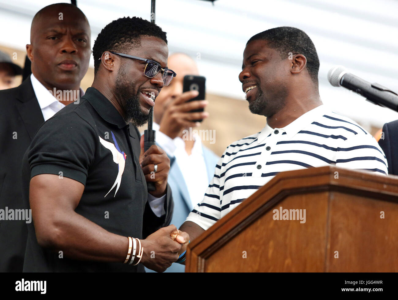 Kevin hart brother hi-res stock photography and images - Alamy