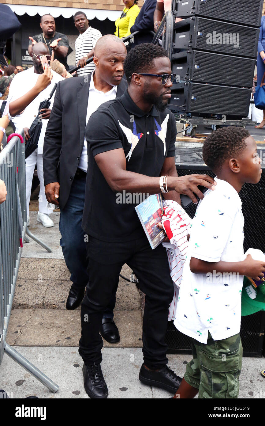 Philadelphia Pa Usa 6th July 2017 Kevin Hart Pictured With Son Philadelphia Pa Usa 6th July 2017 Kevin Hart Pictured With Son