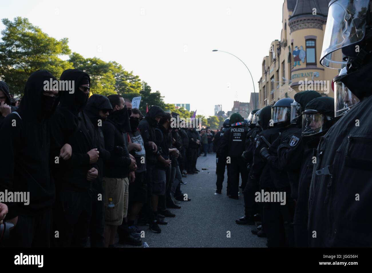 Hamburg, Germany. 6th July, 2017. Bloc bloc protesters engage in a tense stand off with riot police ahead of the g20 summit in Hamburg Credit: Conall Kearney/Alamy Live News Stock Photo