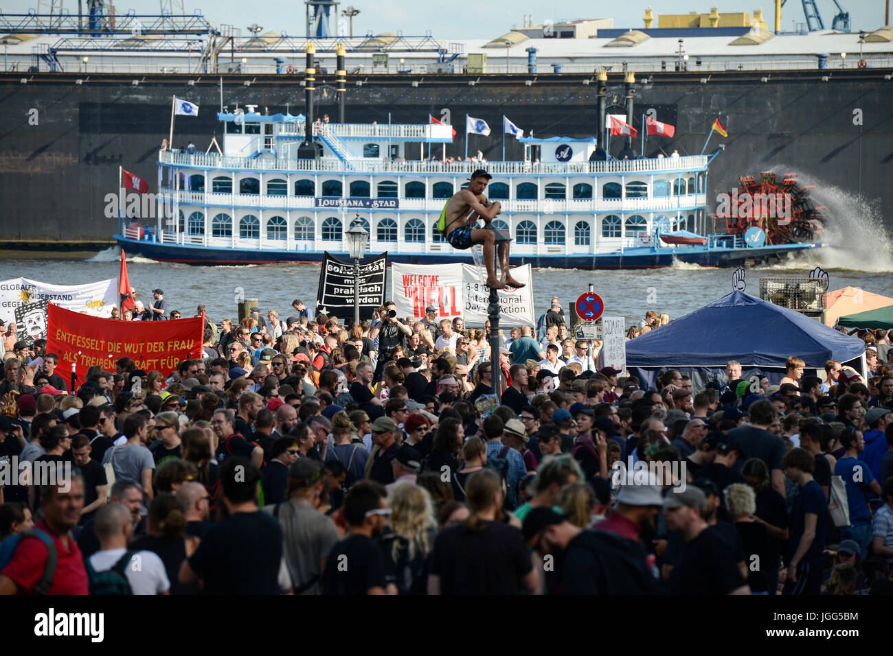Hamburg, Germany. 6th July, 2017. protest rally 'G-20 WELCOME TO HELL' against G-20 summit in july 2017, behind river Elbe with boat and shipyard Blohm and Voss, Credit: Joerg Boethling/Alamy Live News Stock Photo