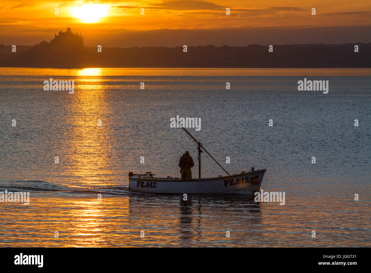 Mousehole, Cornwall, UK. 7th July 2017. UK Weather. A colourful start