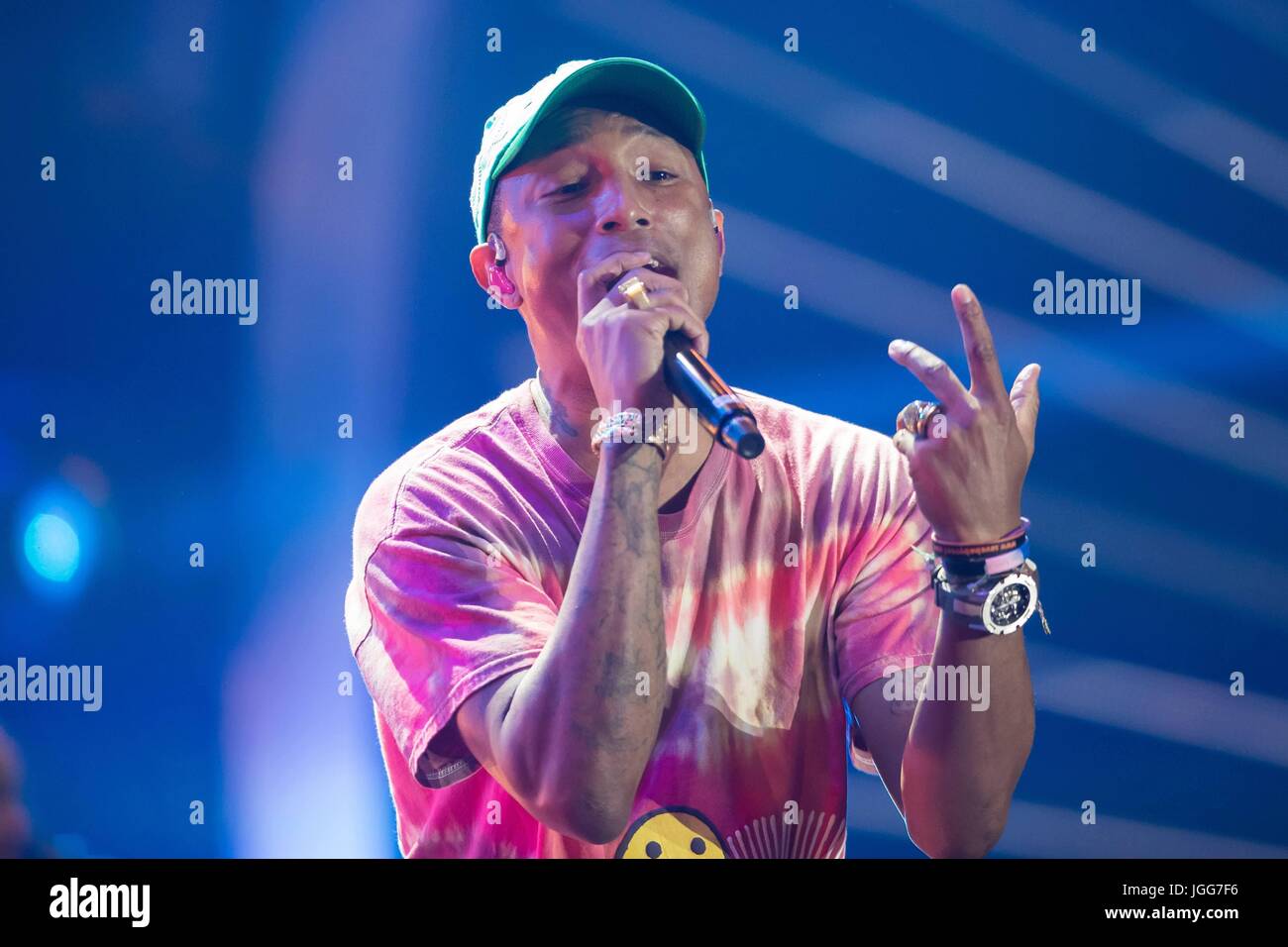 Hamburg, Germany. 6th July, 2017. Pharrell Williams performs at Global Citizen Festival 2017 at Barclaycard Arena in Hamburg, Germany. Credit: dpa picture alliance/Alamy Live News Stock Photo