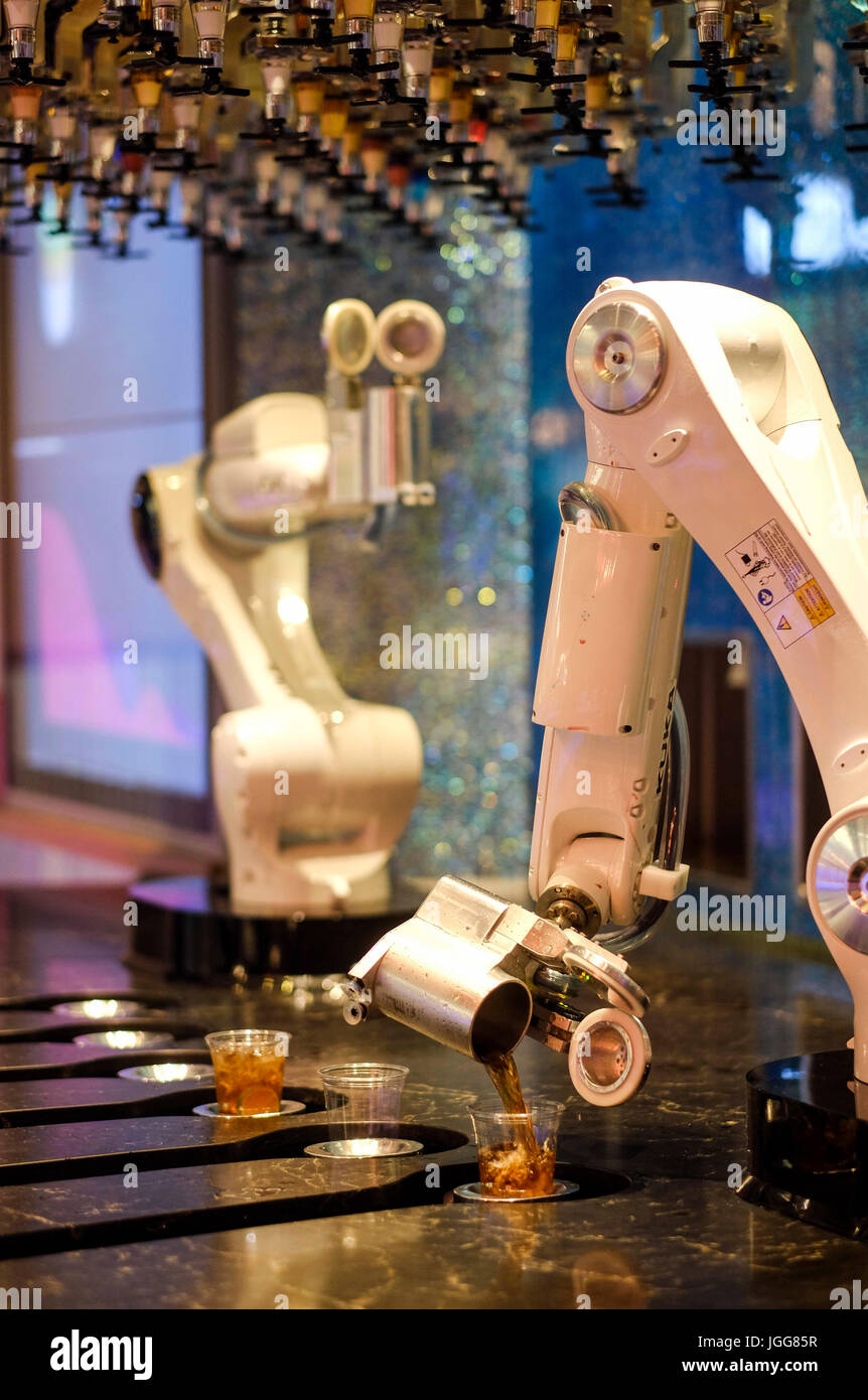 Las Vegas, USA. 6th July, 2017. Robotic bartenders prepare drinks at ...