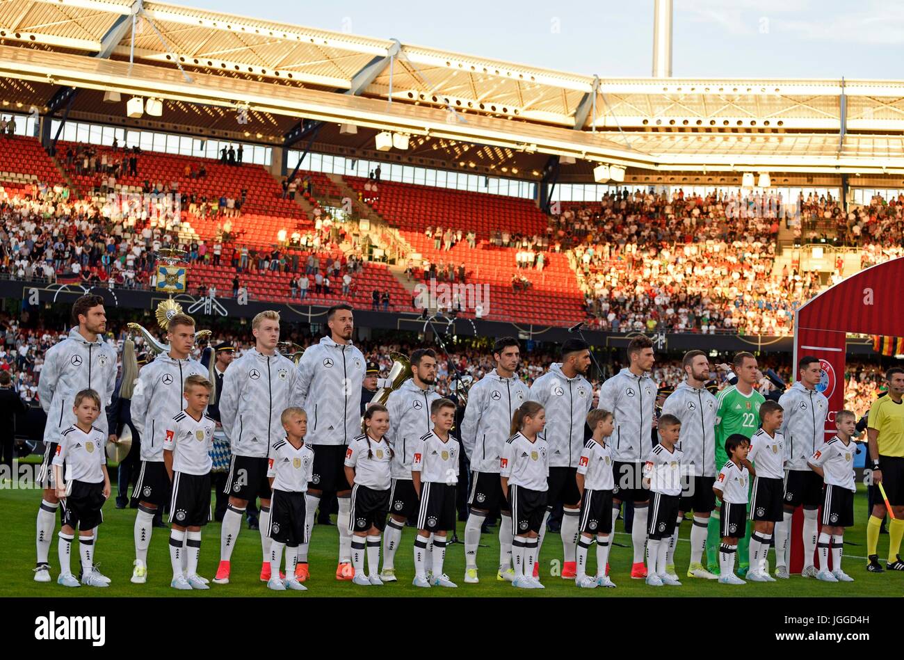 Landerspiel men hi-res stock photography and images - Alamy