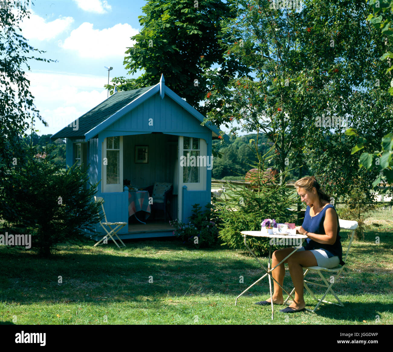 Summer house gardens hi-res stock photography and images - Alamy