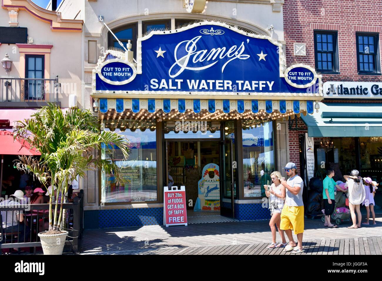 Salt water taffy boardwalk hires stock photography and images Alamy