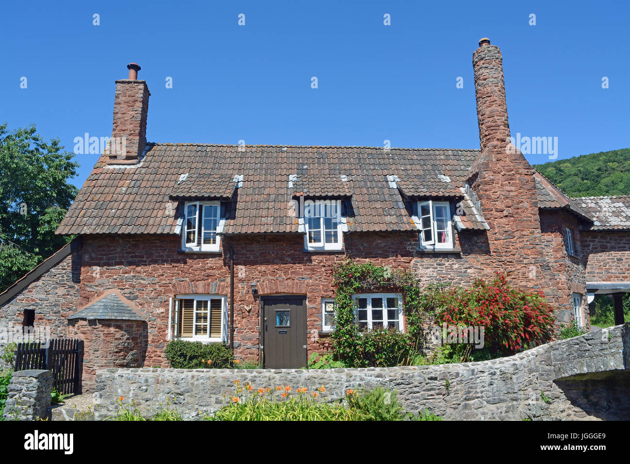Cosy cottage hi-res stock photography and images - Alamy