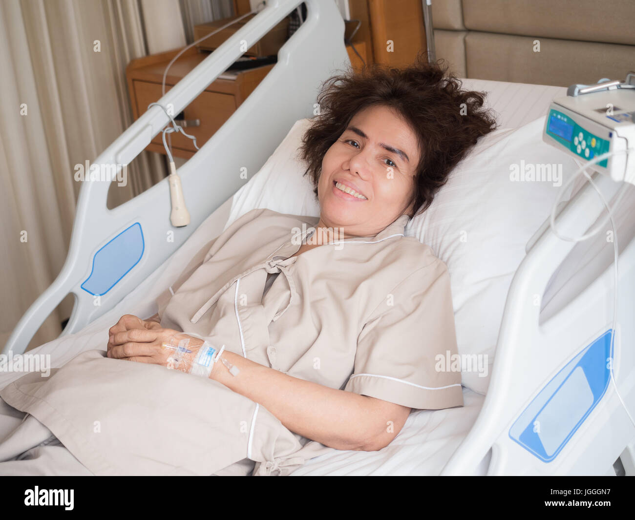 Elderly woman in hospital bed hi-res stock photography and images - Alamy