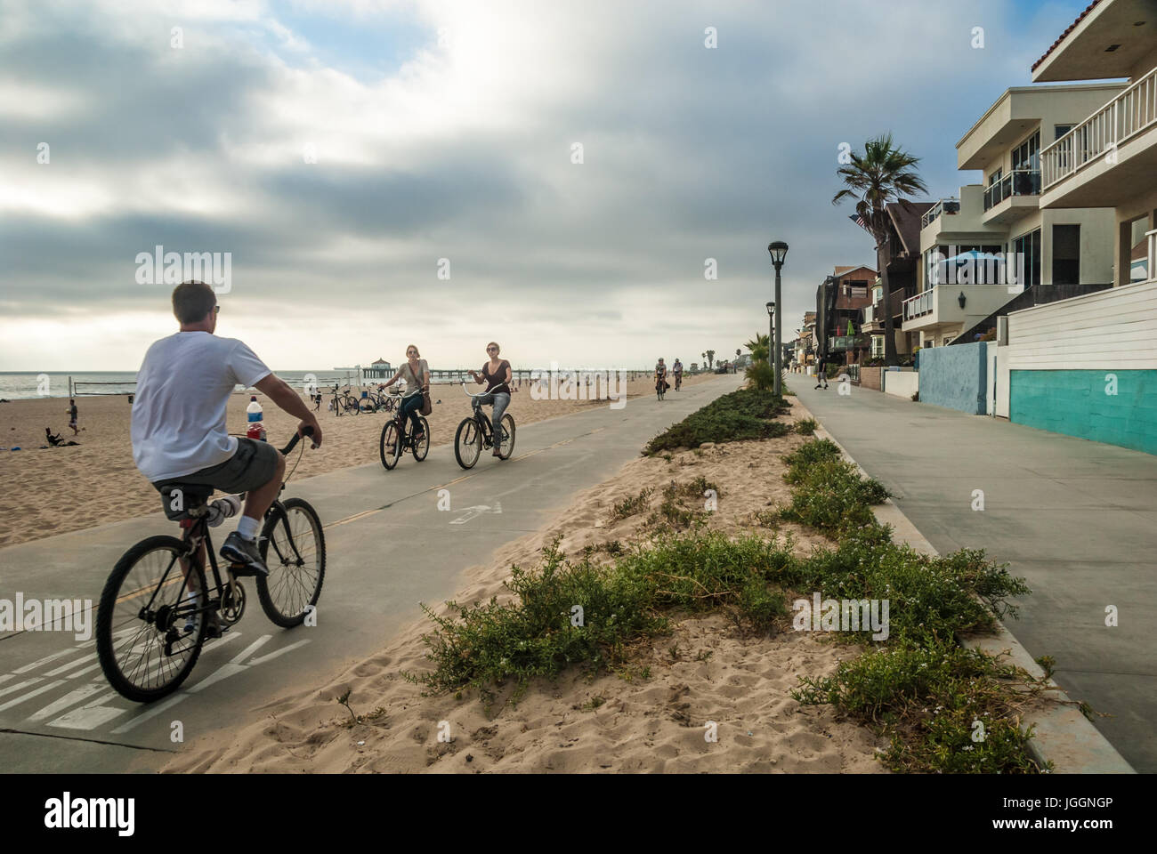 People enjoying beach life along The Strand in Manhattan Beach, California. (USA) Stock Photo