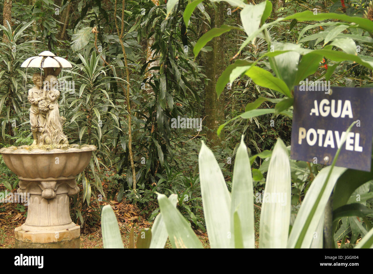 potable water, board, 2016, Park Ecológico Quedas do Rio Bonito, Lavras, Minas Gerais, Brazil. Stock Photo