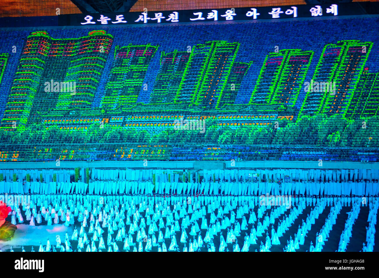 08.08.2012, Pyongyang, North Korea, Asia - Dancers and acrobats perform during the Arirang Mass Games at the May Day Stadium in Pyongyang. Stock Photo