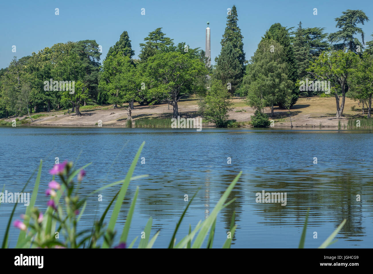 England, Surrey/Berkshire, Windsor Great Park, Obelisk pond Stock Photo