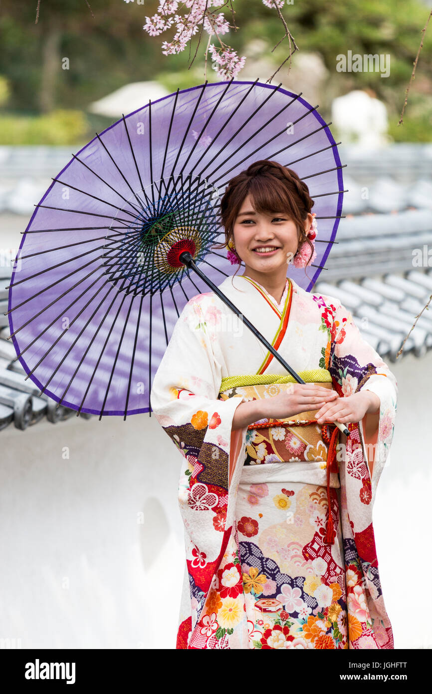 Japanese young women wearing kimono and holding mauve parasol, sunshade ...