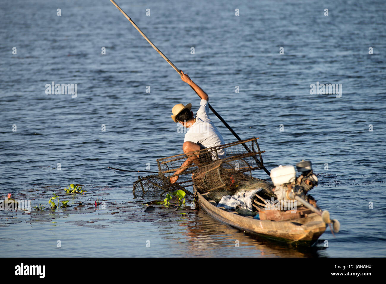 Fisherman in Southern Thailand with traps, Pêche, Thaïland Stock
