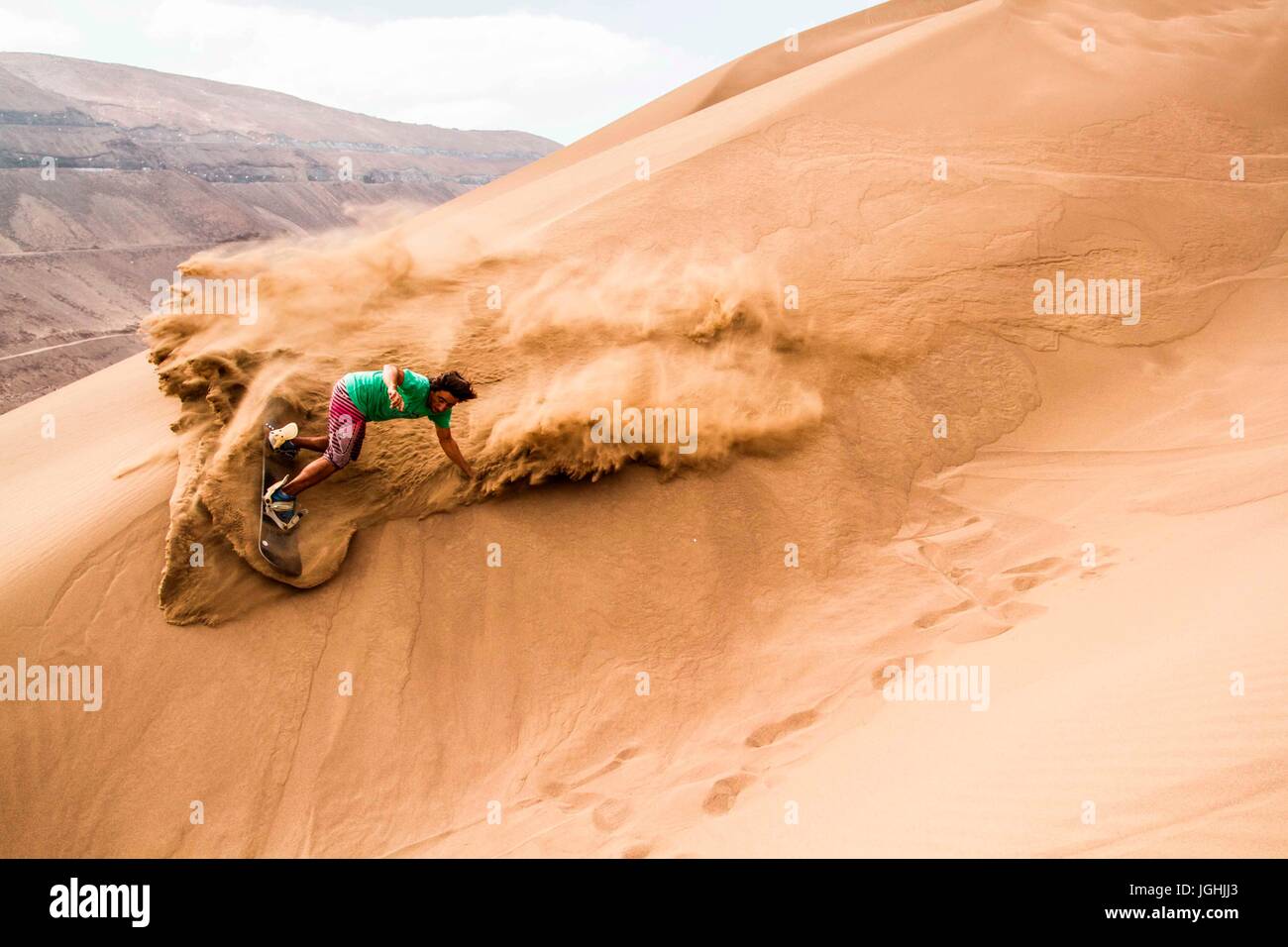 Sandboarders in Cerro Dragon, in Atacama Desert. Iquique, Tarapaca Region, Chile. 18.11.15 Stock Photo