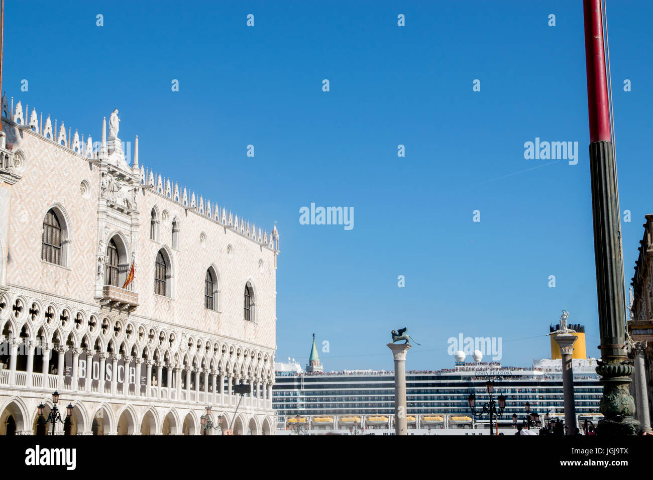 Italy cruise ship tourist 2017 hi-res stock photography and images - Alamy