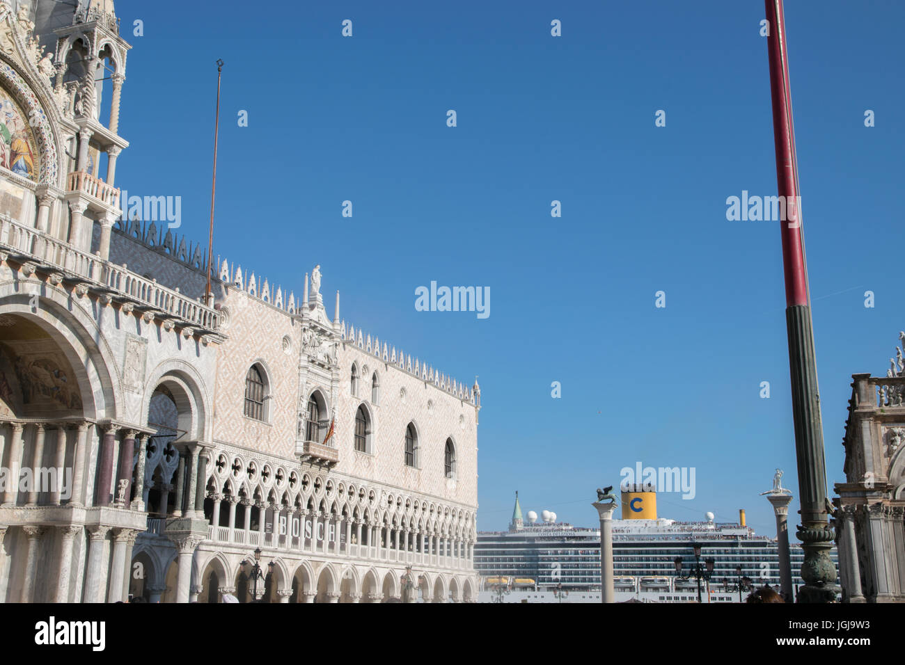 Italy cruise ship tourist 2017 hi-res stock photography and images - Alamy