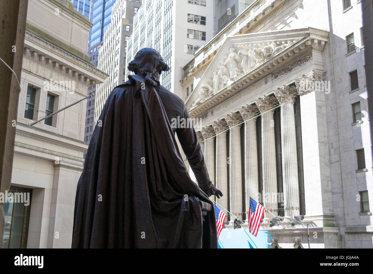New York Stock Exchange from behind president George Washington statue ...