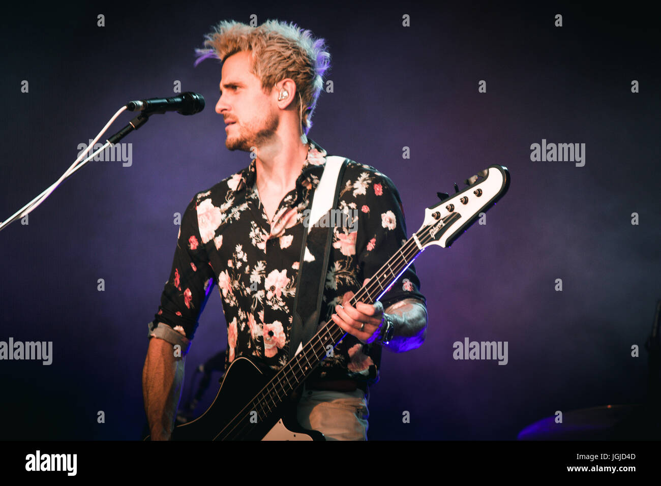 Kings of Leon performing at Barclaycard's British Summertime in Hyde ...