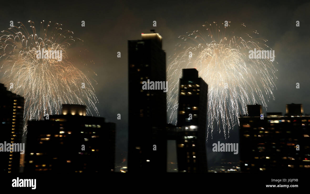 Fireworks over New York City Stock Photo Alamy