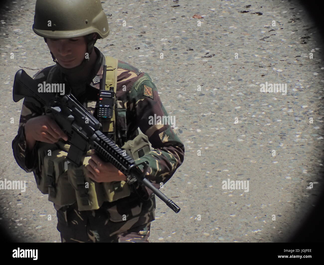 Marawi City, Philippines. 07th July, 2017. Government troops on the other side of the bridge near the front line in Brgy. Datu Saber, Marawi City securing the area, saving trapped civilians on the 46th day of insurgency in Marawi City. Continue air strikes, mortar blast and bombing on areas where terrorist were hiding. Credit: Sherbien Dacalanio/Pacific Press/Alamy Live News Stock Photo