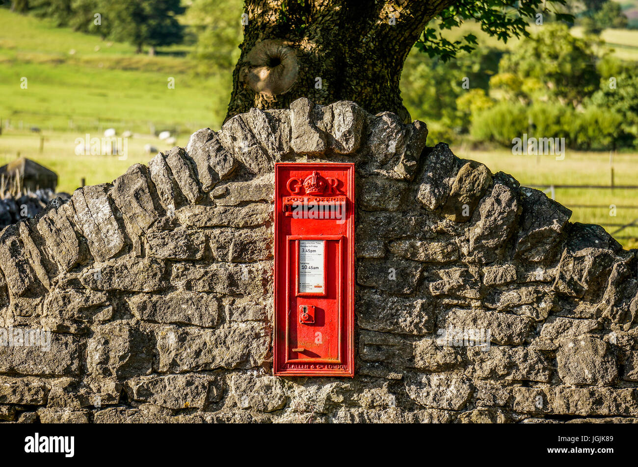 Royal Mail post box in an undulating stone wall, between Castleton and Hope in the Peak District, Derbyshire, England, UK. Stock Photo