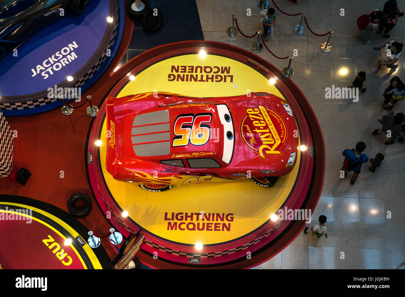 Cars 3  Saetta McQueen e Jackson Storm sono Testa a testa nel