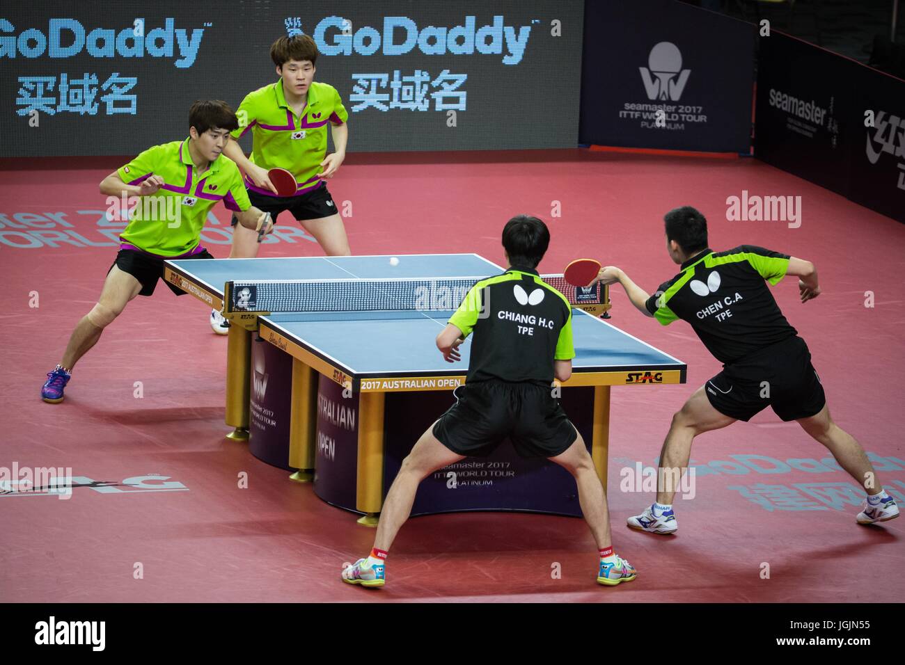 (170707) -- GOLD COAST, July 7, 2017 (Xinhua) -- Jang Woojin (L2)/Park Ganghyeon (L) of South Korea compete during the men's doubles final against Chen Chien-An (R)/Chiang Hung-Chieh of Chinese Taipei at the ITTF World Tour Platinum Australia Open in Gold Coast, Australia, July 7, 2017. (Xinhua/Zhu Hongye) Stock Photo