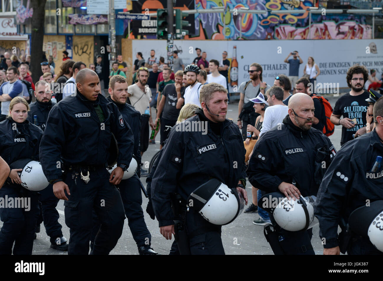 Hamburg, Germany. 07th July, 2017. GERMANY, Hamburg, protest rally on Reeperbahn in St. Pauli against G-20 summit in july 2017/DEUTSCHLAND, Hamburg, St. Pauli, Protest Demo auf der Reeperbahn gegen G20 Gipfel in Hamburg Credit: Joerg Boethling/Alamy Live News Stock Photo