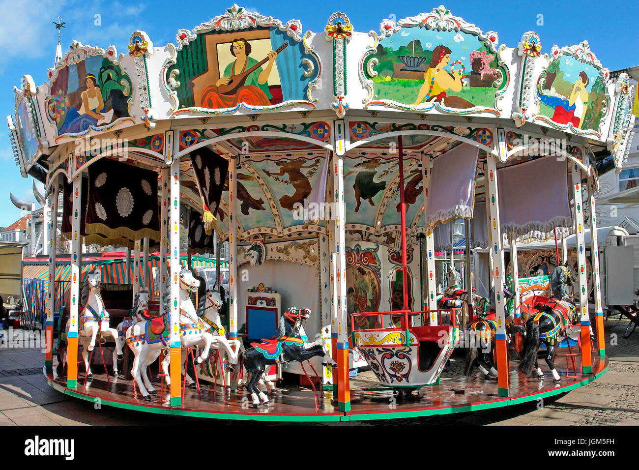 Fair, carousel, horse carousel, roundabout, horizontal format, outside, outdoors, photograph, pleasure, pleasure, fun, old, old, nostalgia, nostalgic, Stock Photo