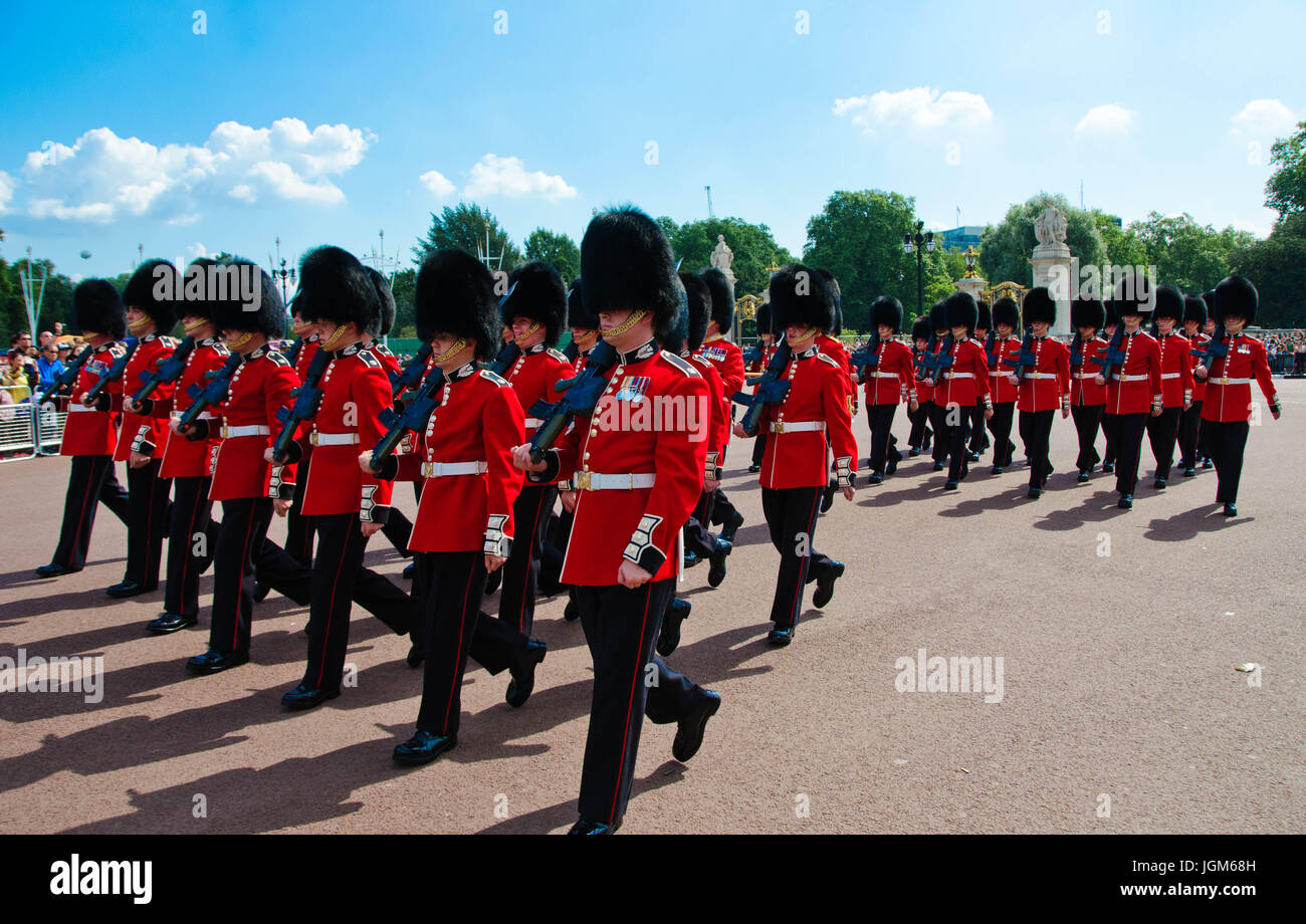 Queen's guards at the Changing of the Guards at Buckingham Palace Stock Photo