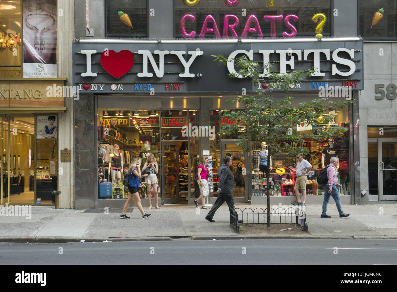 I Love NY Gifts Souvenir Store On 5th Ave In Midtown Manhattan NYC i-love-ny-gifts-souvenir-store-on-5th-ave-in-midtown-manhattan-nyc
