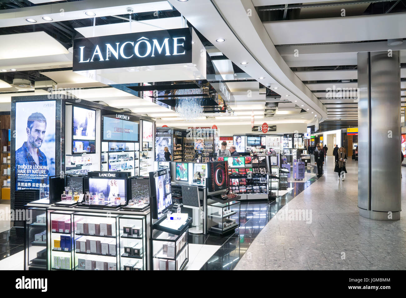Heathrow Airport Terminal 5 Retail - Louis Vuitton Stock Photo - Alamy
