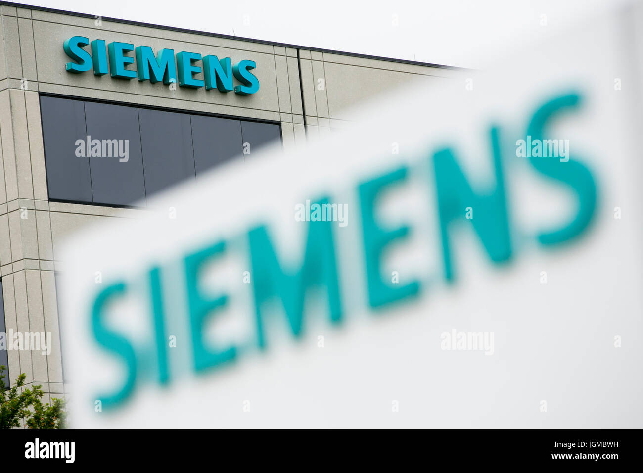 Siemens logo hi-res stock photography and images - Alamy
