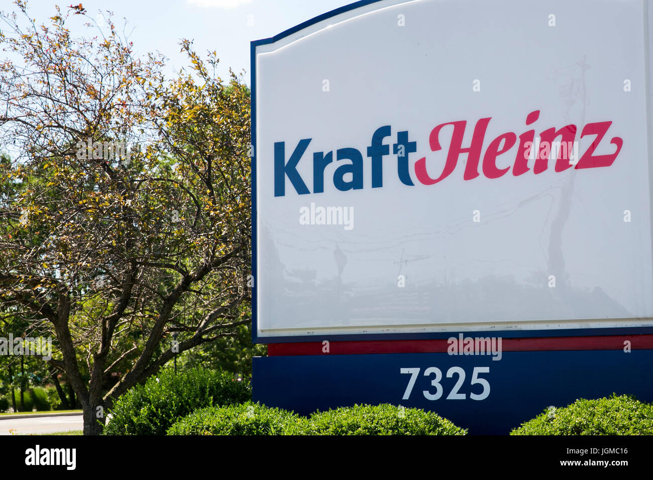 A logo sign outside of a facility occupied by The Kraft Heinz Company