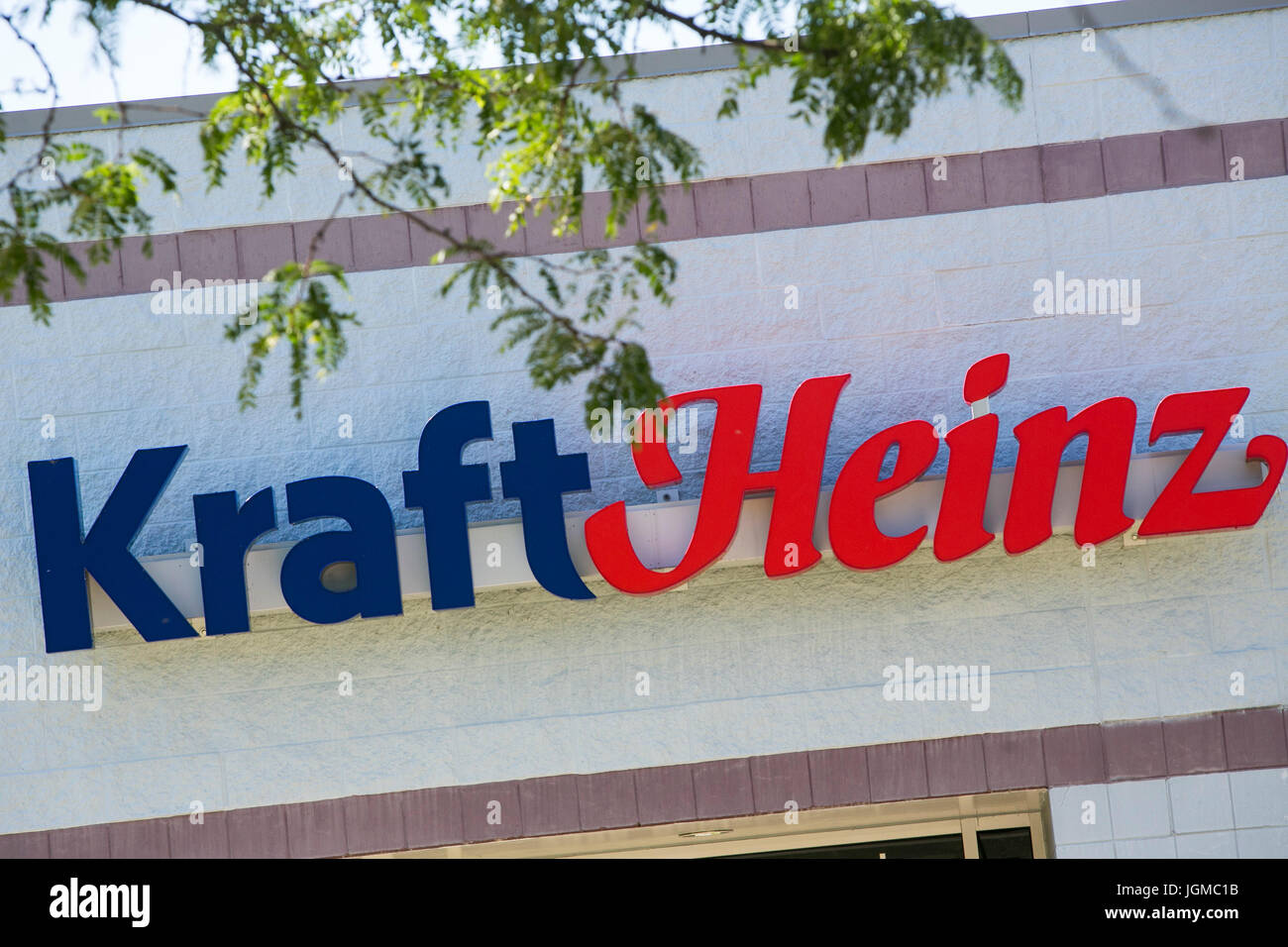 A logo sign outside of a facility occupied by The Kraft Heinz Company