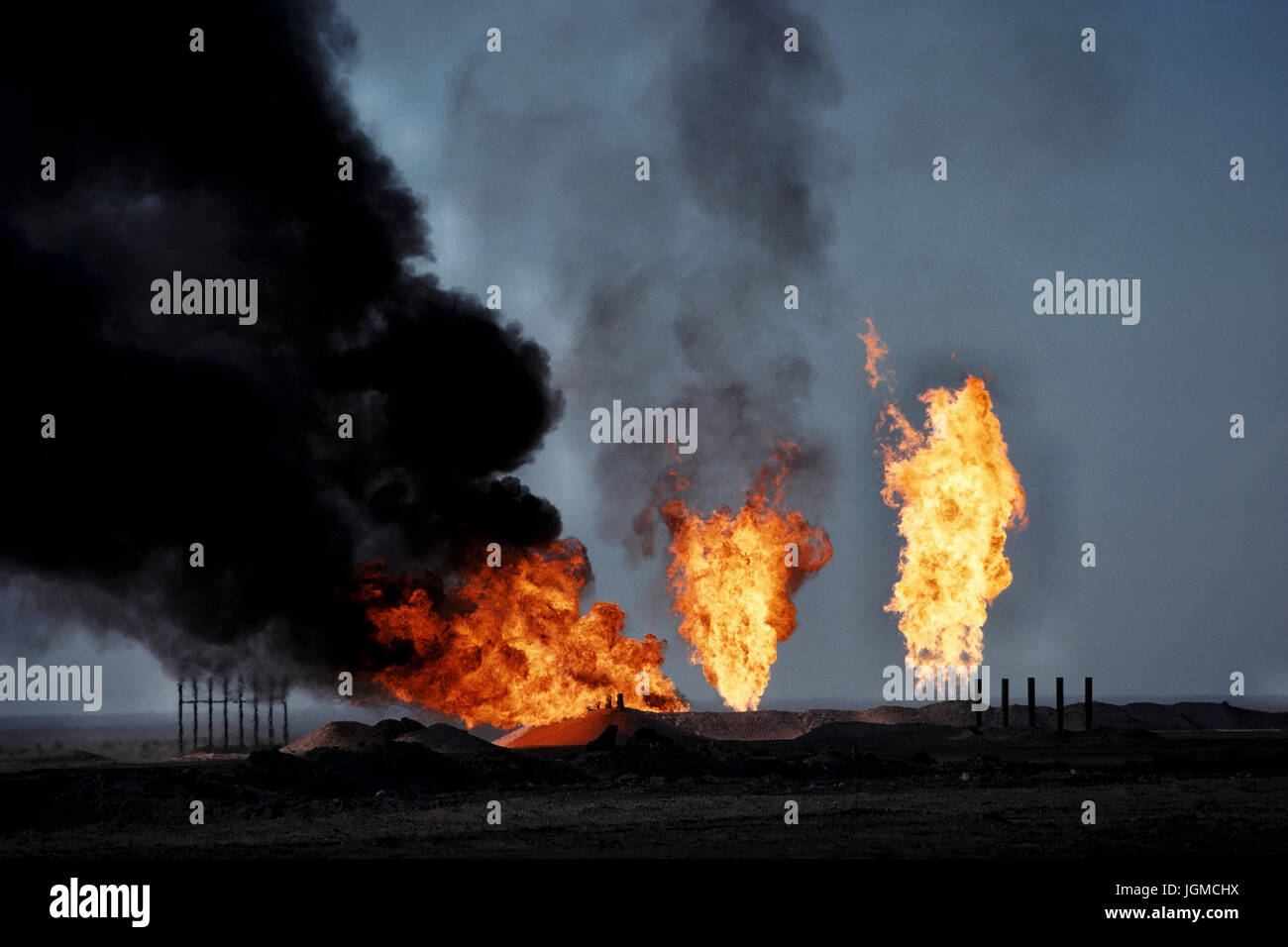 Burning natural gas in Iraq, refinery with Rumaila,, Brennendes Naturgas im Irak, Raffinerie bei Rumaila, Stock Photo