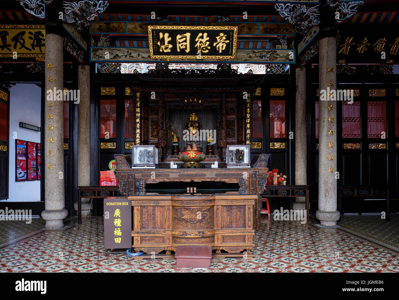 Altar and 'Lord of the North Pole' statue in middle hall of Taoist Han Jiang Ancestral Temple (of the Teochew Association), George Town, Pulau Pinang, Stock Photo