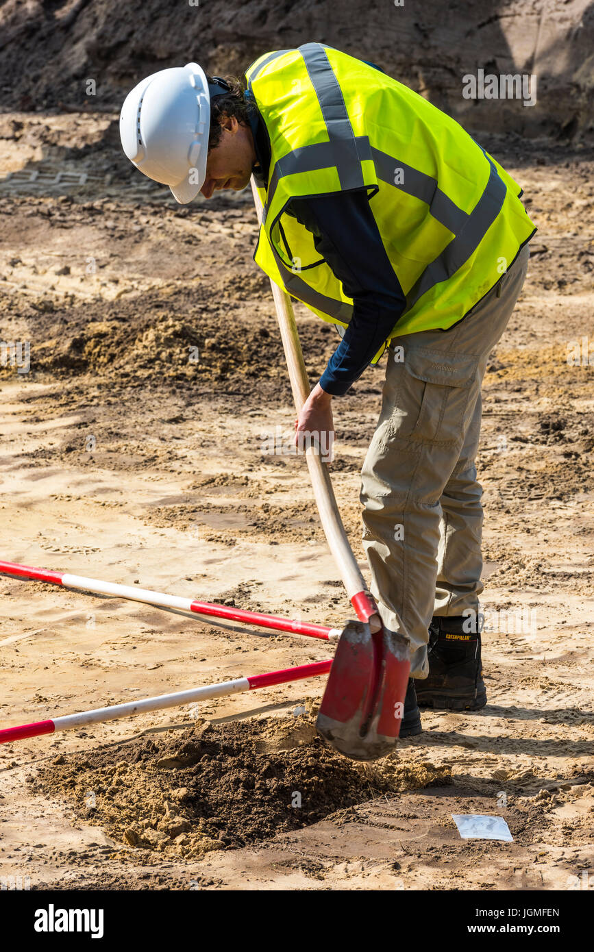 Archaeology excavation shovel hires stock photography and images Alamy