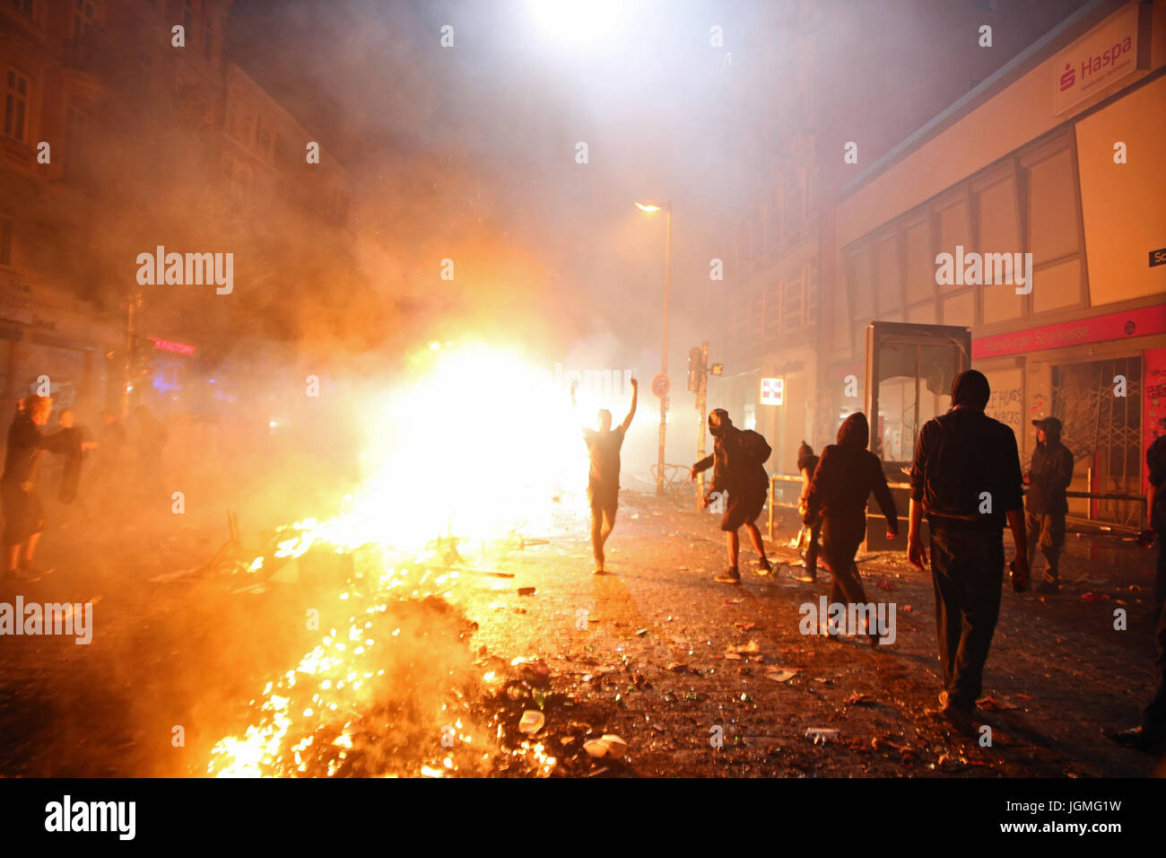 Hamburg, Germany. 08th July, 2017. At a protest against G20 at Schanzenviertel in Hamburg a heavy riot erupted between police and a few demonstrators. Credit: Alexander Pohl/Pacific Press/Alamy Live News Stock Photo