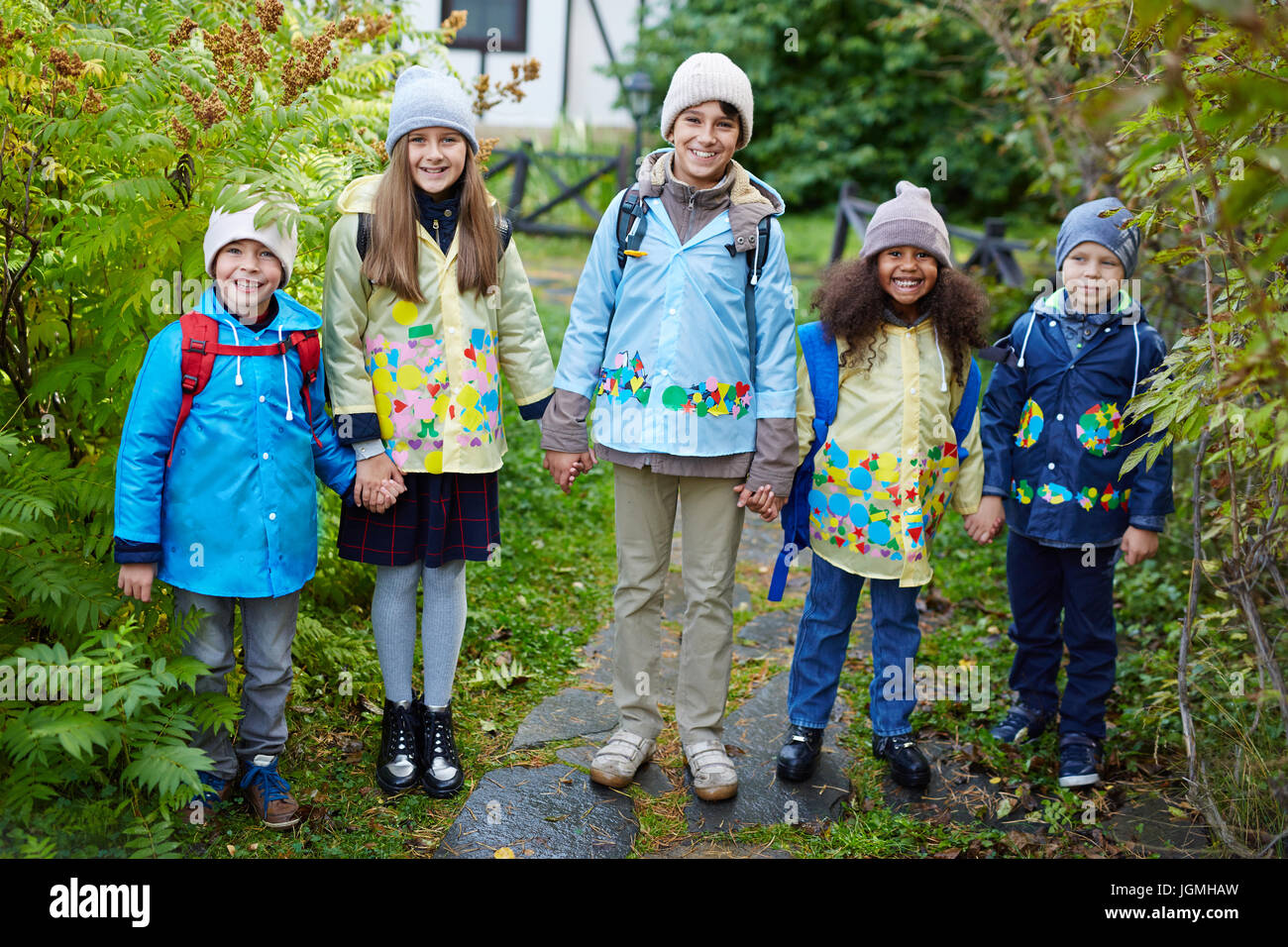 Kids holding hands row happy hi-res stock photography and images - Alamy