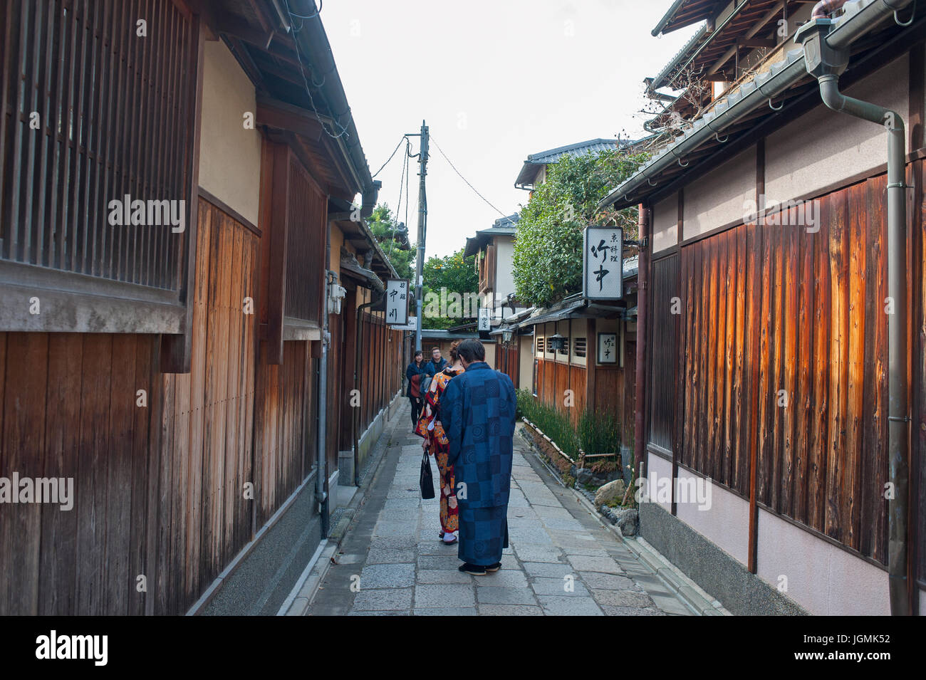 Traditional wooden homes along Ishibei Koji lane, Gion, Kyoto, Japan Stock Photo