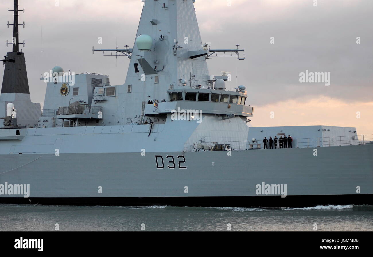 AJAXNETPHOTO. 5TH DECEMBER, 2014. PORTSMOUTH, ENGLAND. - DESTROYER ARRIVES - HMS DARING (TYPE 45) ENTERING HARBOUR AT SUNSET. PHOTO:TONY HOLLAND/AJAX REF:DTH140712 1743 Stock Photo