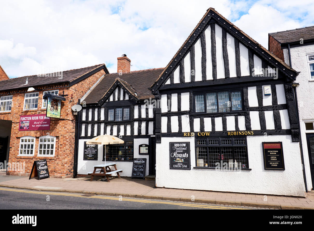 The Red Cow Public House A 15th Century Coaching Inn, Beam Street, Nantwich, Cheshire, UK Stock Photo