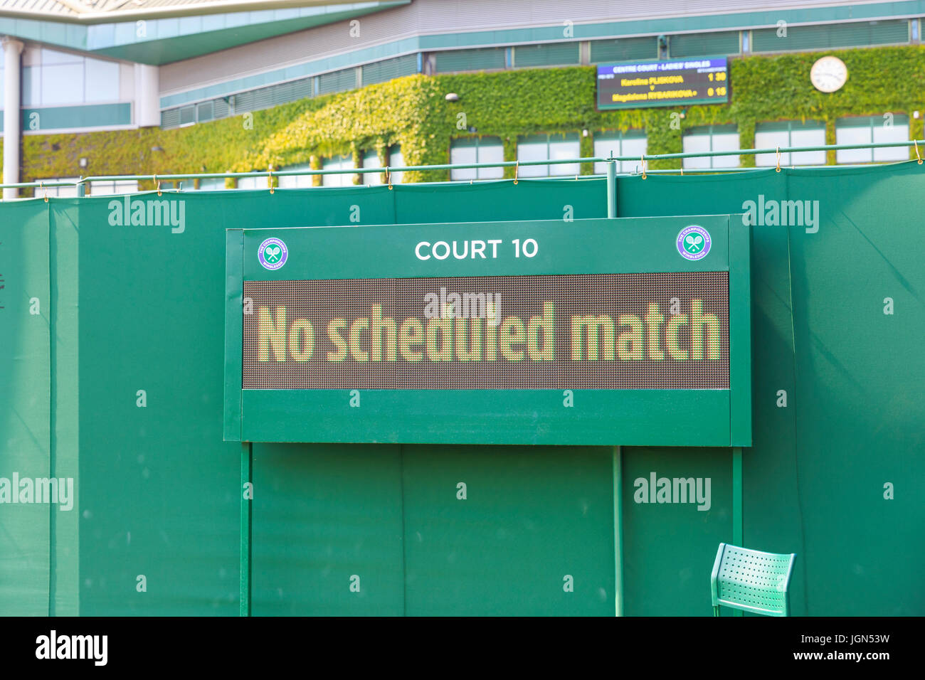 'No Scheduled Match' sign on a court at the Wimbledon Tennis Championships 2017, All England Lawn Tennis and Croquet Club, UK Stock Photo