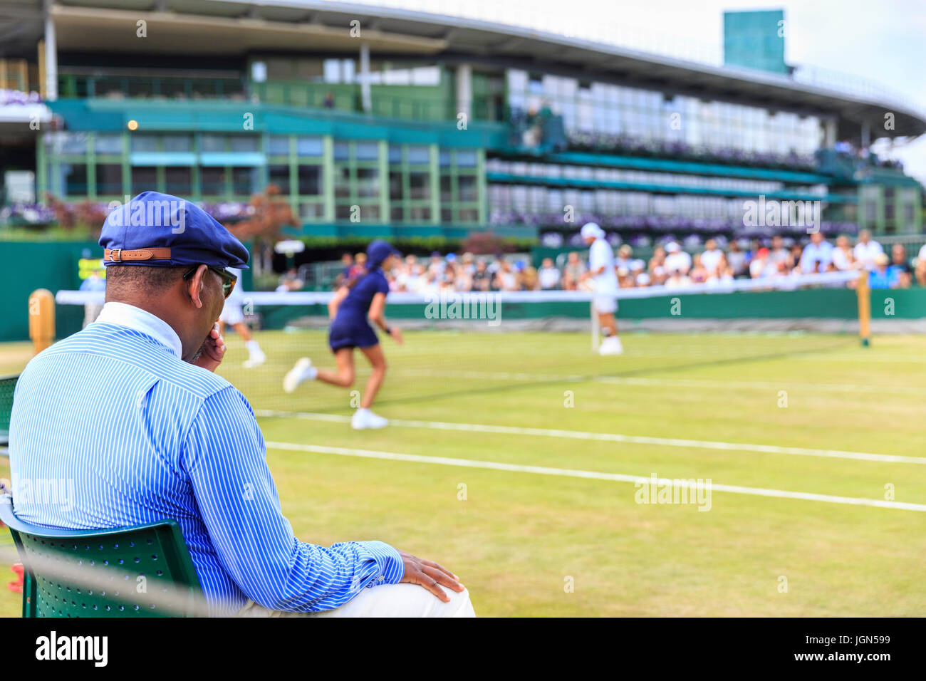 A Wimbledon line judge, or line umpire watches the game at the Wimbledon Tennis Championships 2017, All England Lawn Tennis and Croquet Club, London Stock Photo