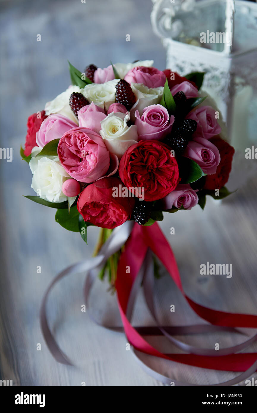 pink and white wedding flower bouquets